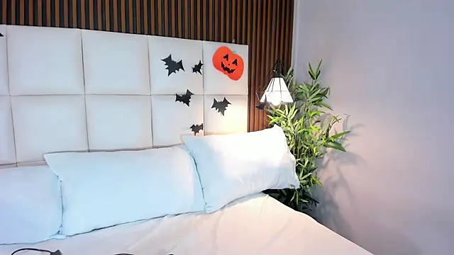 CailynBrowm online show from October 28, 2025, 4:27 am