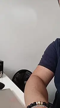 Logan Rob1 online show from June 3, 2026, 2:33 pm