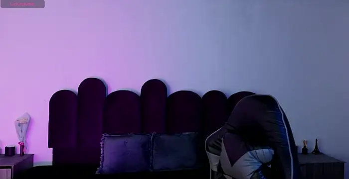 cristal hilton 10 online show from February 7, 2026, 12:14 am