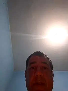 Snapshot of Carlossantos07 chatting on April 6, 2026, 9:43 am Carlossantos07 online show from April 6, 2026, 9:43 am