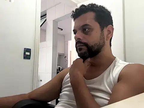 Snapshot of HornyBeachBoyBR chatting on May 6, 2026, 1:27 pm HornyBeachBoyBR online show from May 6, 2026, 1:27 pm