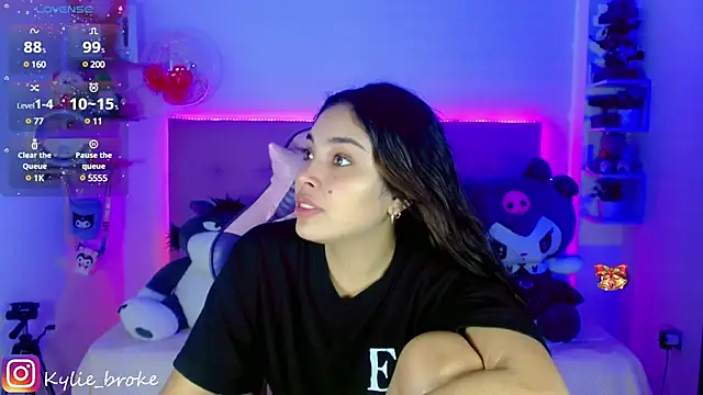 Snapshot of Kylie_brokee chatting on December 21, 2024, 9:04 pm Kylie brokee online show from December 21, 2024, 9:04 pm