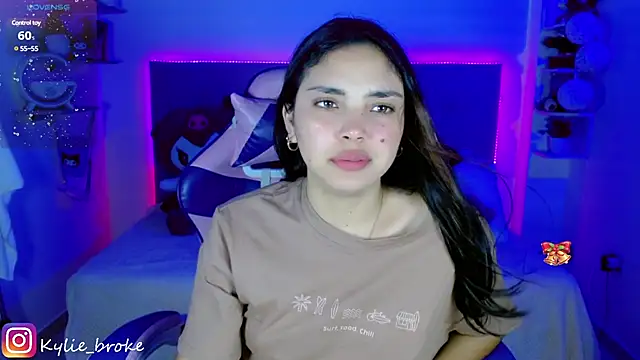 Snapshot of Kylie_brokee chatting on January 5, 2025, 12:20 am Kylie brokee online show from January 5, 2025, 12:20 am