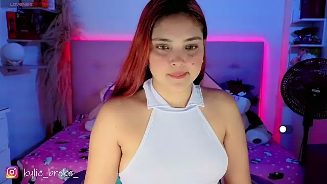 Snapshot of Kylie_brokee chatting on February 27, 2026, 9:04 pm Kylie brokee online show from February 27, 2026, 9:04 pm