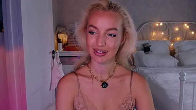 Snapshot of aestetick chatting on May 14, 2026, 9:16 am aestetick online show from May 14, 2026, 9:16 am