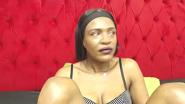 SpicyQueenxxxx online show from June 18, 2026, 6:46 am