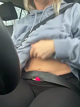 -Milfshake- online show from April 13, 2026, 4:01 pm