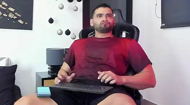 Snapshot of Dereck_vega chatting on December 27, 2024, 9:00 pm Dereck vega online show from December 27, 2024, 9:00 pm