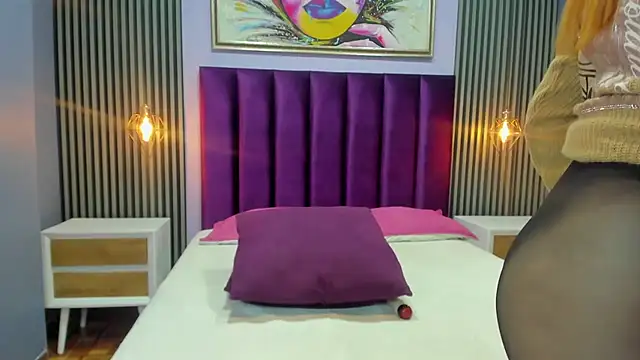 Nahiajhonson  online show from January 9, 2025, 3:12 pm