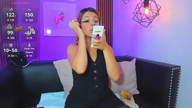 Nahiajhonson  online show from February 10, 2026, 1:37 pm