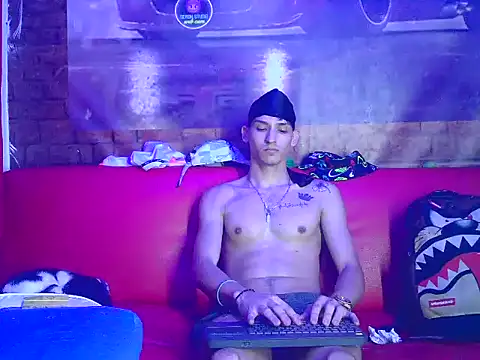 Snapshot of MasterSEX420 chatting on December 19, 2024, 4:23 am MasterSEX420 online show from December 19, 2024, 4:23 am