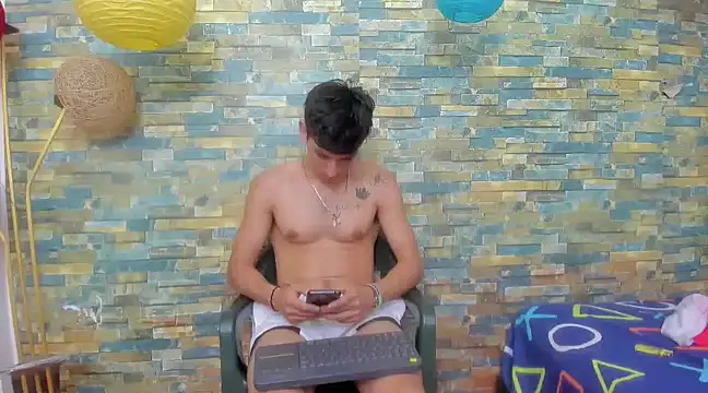 Snapshot of MasterSEX420 chatting on January 10, 2025, 6:28 pm MasterSEX420 online show from January 10, 2025, 6:28 pm