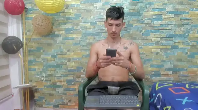 Snapshot of MasterSEX420 chatting on January 17, 2025, 12:52 pm MasterSEX420 online show from January 17, 2025, 12:52 pm