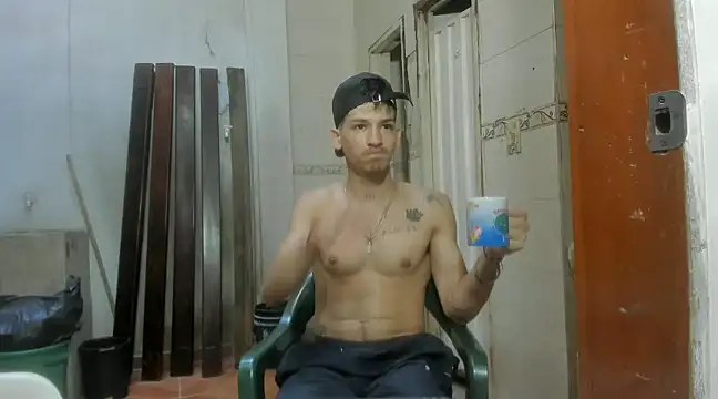 Snapshot of MasterSEX420 chatting on January 20, 2025, 12:39 pm MasterSEX420 online show from January 20, 2025, 12:39 pm