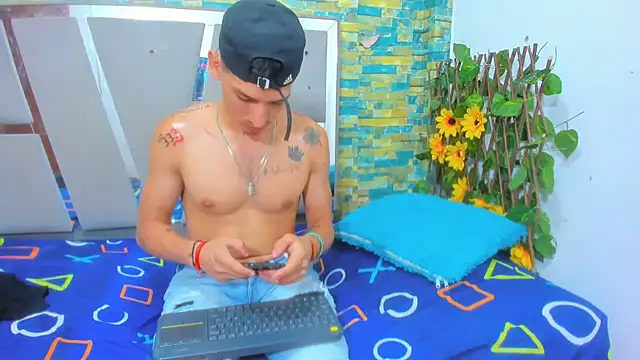 Snapshot of MasterSEX420 chatting on January 21, 2025, 4:16 pm MasterSEX420 online show from January 21, 2025, 4:16 pm