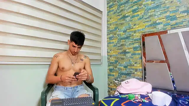 Snapshot of MasterSEX420 chatting on February 3, 2025, 3:49 pm MasterSEX420 online show from February 3, 2025, 3:49 pm