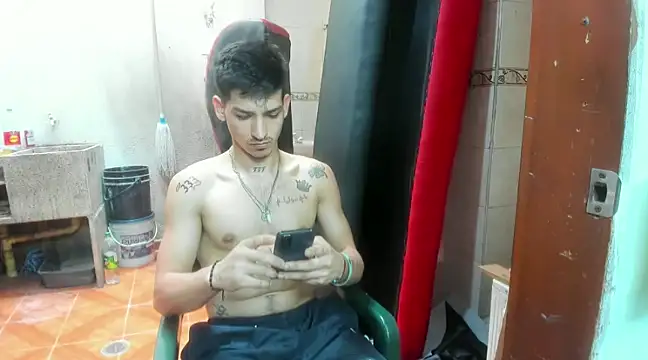 Snapshot of MasterSEX420 chatting on February 8, 2025, 2:38 pm MasterSEX420 online show from February 8, 2025, 2:38 pm