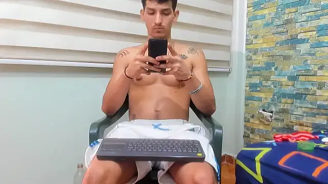 Snapshot of MasterSEX420 chatting on February 10, 2025, 7:17 pm MasterSEX420 online show from February 10, 2025, 7:17 pm