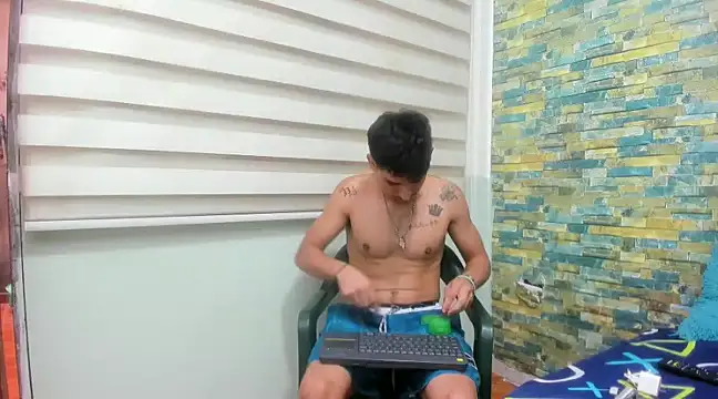 Snapshot of MasterSEX420 chatting on February 12, 2025, 12:33 pm MasterSEX420 online show from February 12, 2025, 12:33 pm