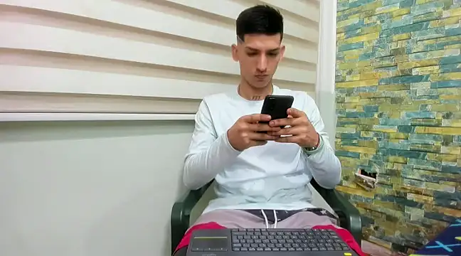 Snapshot of MasterSEX420 chatting on February 15, 2025, 2:47 am MasterSEX420 online show from February 15, 2025, 2:47 am