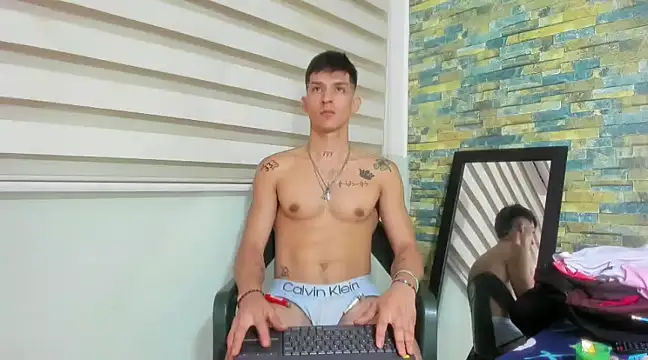 Snapshot of MasterSEX420 chatting on February 15, 2025, 2:44 pm MasterSEX420 online show from February 15, 2025, 2:44 pm