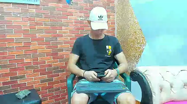 Snapshot of MasterSEX420 chatting on February 17, 2025, 12:16 pm MasterSEX420 online show from February 17, 2025, 12:16 pm