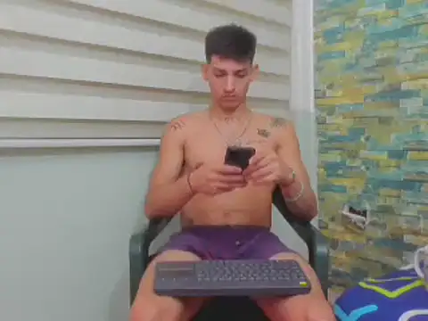 Snapshot of MasterSEX420 chatting on February 17, 2025, 3:20 pm MasterSEX420 online show from February 17, 2025, 3:20 pm