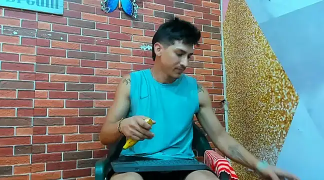 Snapshot of MasterSEX420 chatting on February 26, 2025, 4:03 pm MasterSEX420 online show from February 26, 2025, 4:03 pm