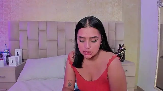 Snapshot of EmmaTorres_ chatting on December 16, 2024, 8:16 pm EmmaTorres  online show from December 16, 2024, 8:16 pm