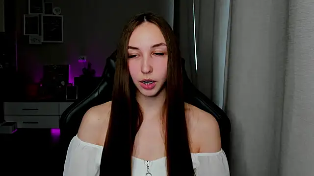 Sm0ly online show from May 18, 2026, 4:07 am