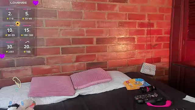 crystalvazquez online show from February 9, 2025, 1:46 pm