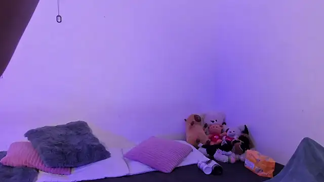 crystalvazquez online show from October 30, 2025, 11:44 am