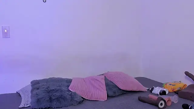 crystalvazquez online show from October 31, 2025, 12:06 pm