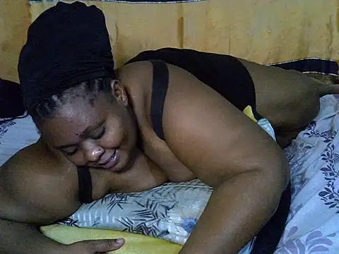 Snapshot of Beautymama chatting on July 3, 2026, 7:42 pm Beautymama online show from July 3, 2026, 7:42 pm