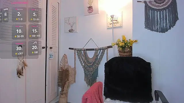 anaruiz  online show from May 26, 2026, 11:12 pm