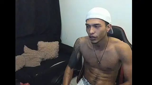 Snapshot of TommyGun_22 chatting on March 13, 2025, 1:32 am TommyGun 22 online show from March 13, 2025, 1:32 am