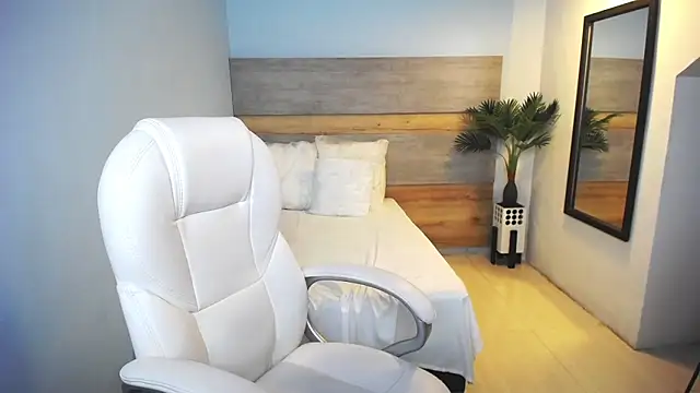 liseth fox online show from February 4, 2025, 1:23 am