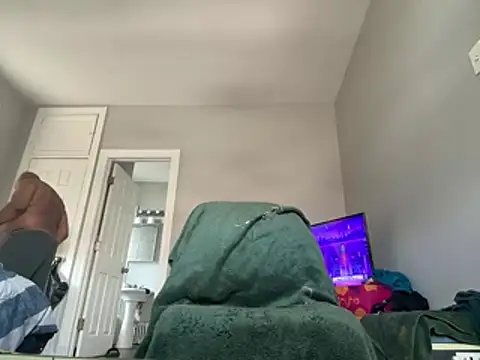 ChiRaqb8 online show from April 14, 2026, 7:20 pm