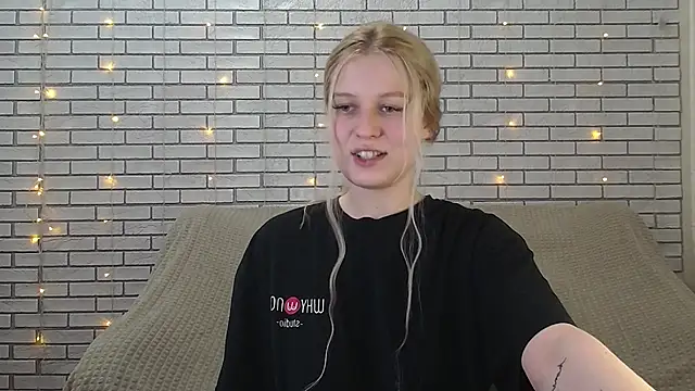 EmiliaDuchess online show from December 10, 2024, 11:54 am