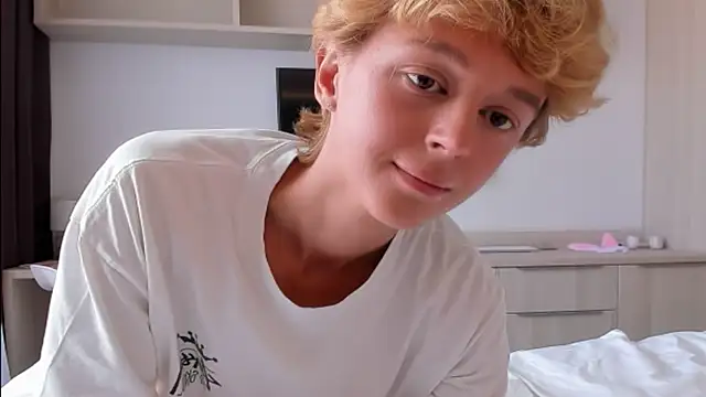 agelandreww online show from April 6, 2026, 9:54 am