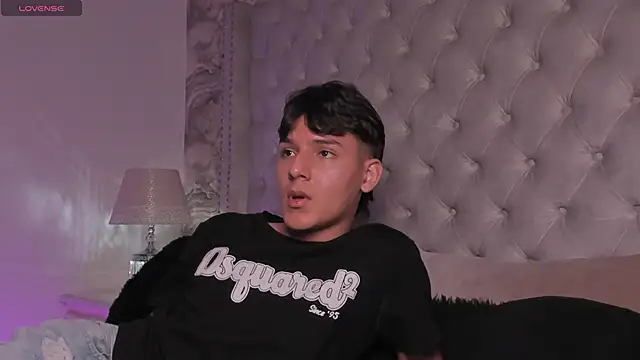 Snapshot of Kev_jenner chatting on March 19, 2025, 6:34 pm Kev jenner online show from March 19, 2025, 6:34 pm