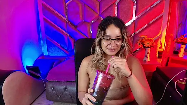 Olivia Fox69 online show from December 18, 2025, 3:56 am