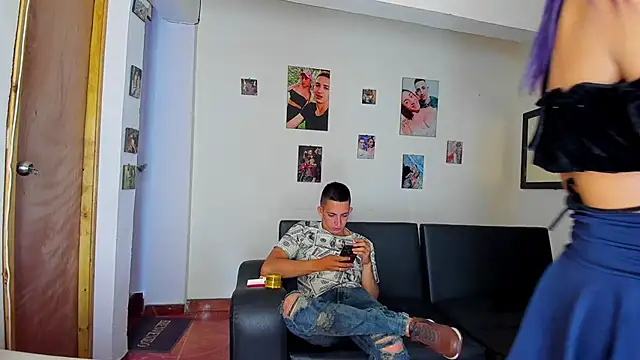 parejacaliente20154 online show from September 11, 2025, 7:03 pm