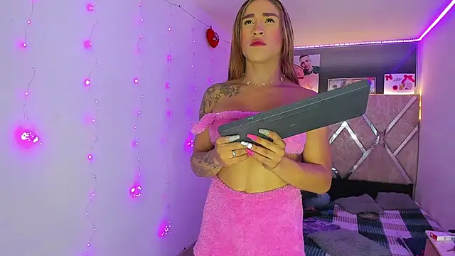 parejacaliente20154 online show from February 27, 2026, 1:05 am