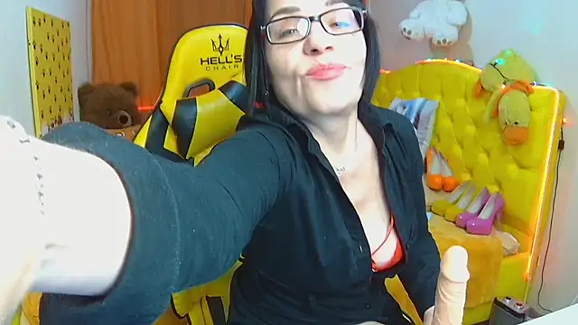 Snapshot of SandraHormas chatting on February 4, 2025, 2:32 pm SandraHormas online show from February 4, 2025, 2:32 pm