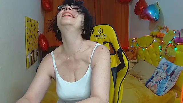 Snapshot of SandraHormas chatting on March 3, 2025, 7:32 am SandraHormas online show from March 3, 2025, 7:32 am