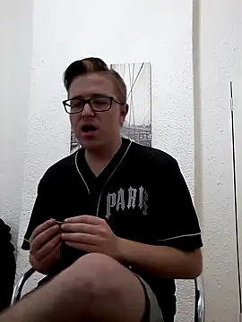 Snapshot of bisexualboy05 chatting on November 1, 2025, 3:36 pm bisexualboy05 online show from November 1, 2025, 3:36 pm