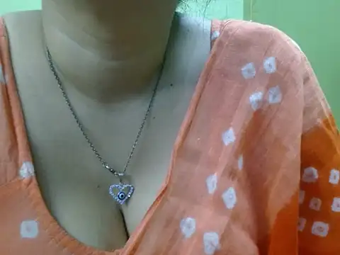 LOVERIAKOL online show from May 9, 2026, 6:35 pm