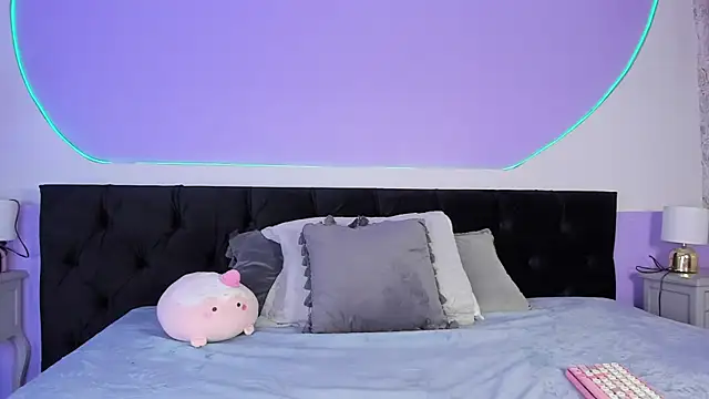 Julieta Cortes   online show from October 16, 2025, 12:17 pm