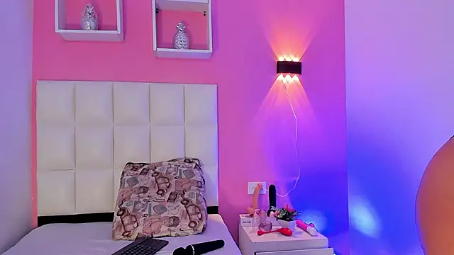 Alanna hot3 online show from November 16, 2025, 11:38 am